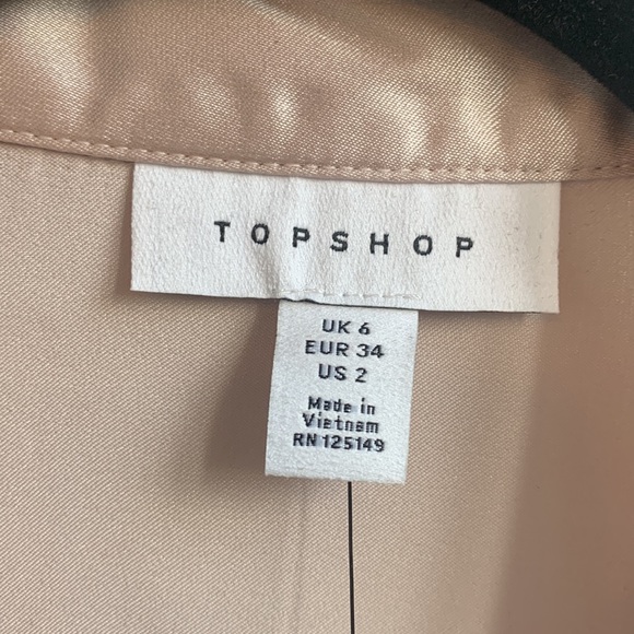Button Up tied bottom blouse - Picture 2 of 4